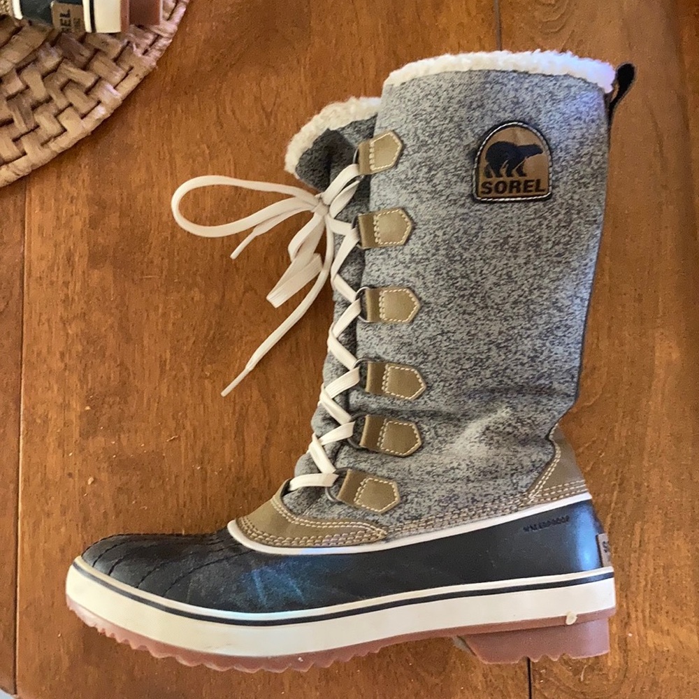 Sorel Women's Gray and Tan Winter Boots
